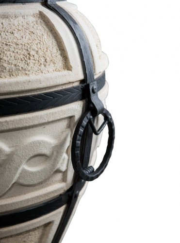 Тандыр Сармат Есаул с термометром во Владивостоке